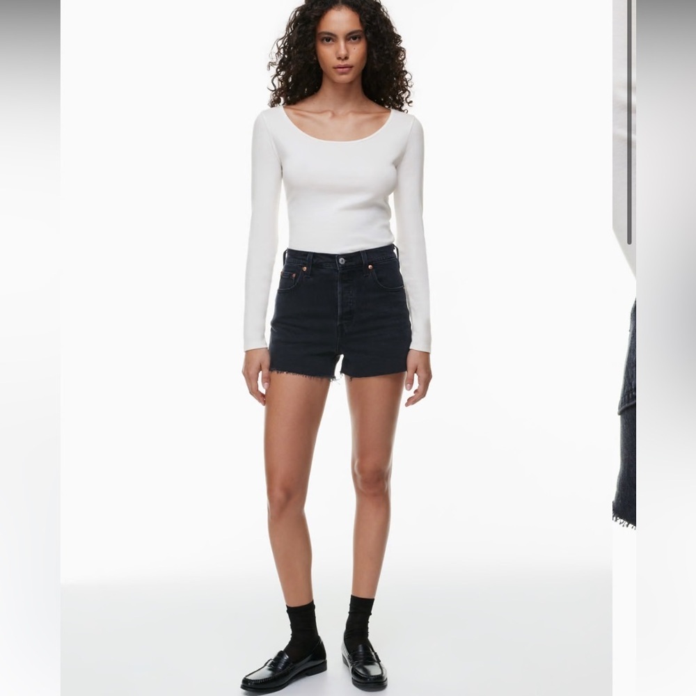 Levi’s Ribcage Short-Black-Chewed Hem-Button Fly -Sz 24 EUC-Like new!☀️🖤